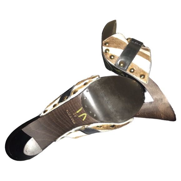 Yves Saint Laurent Rive Gauche Sandal - Picture 10 of 14